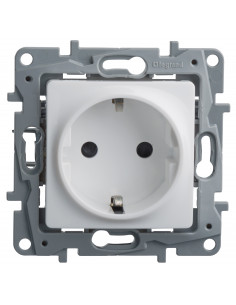 Розетка 2К+З БЕЛ ETIKA, арт. 672221 Legrand