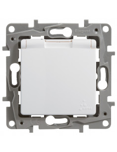 Розетка 2К+З IP44 БЕЛ ETIKA, арт. 672232 Legrand